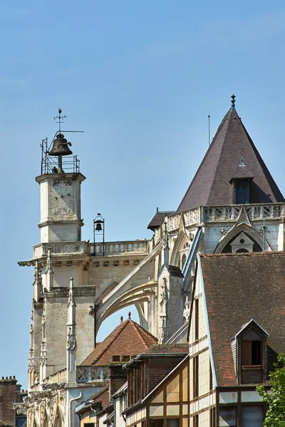 法国特洛伊斯哥特式教堂的钟声和石头细节 — 图库照片