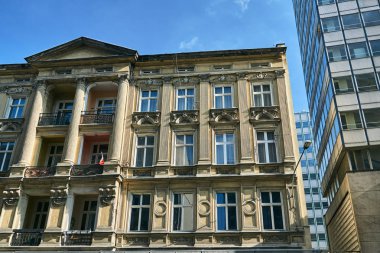 Art Nouveau cepheye bina ve modern ofis binaları Poznan parçası