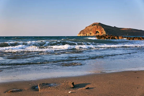Vågbrytaren Stranden Och Theodore Island Kreta Grekland — Stockfoto
