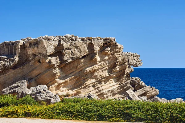 Stenig Klippa Vid Kanten Medelhavet Rhodos — Stockfoto