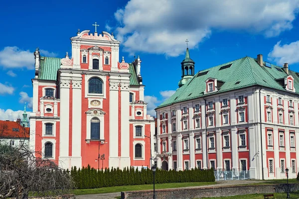 Gevel Van Barokke Katholieke Kerk Poznan — Stockfoto