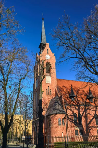 Történelmi Neogótikus Katolikus Templom Poznanban — Stock Fotó