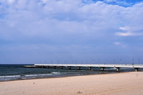 Konkret Brygga Stranden Östersjön Staden Kolobrzeg — Stockfoto