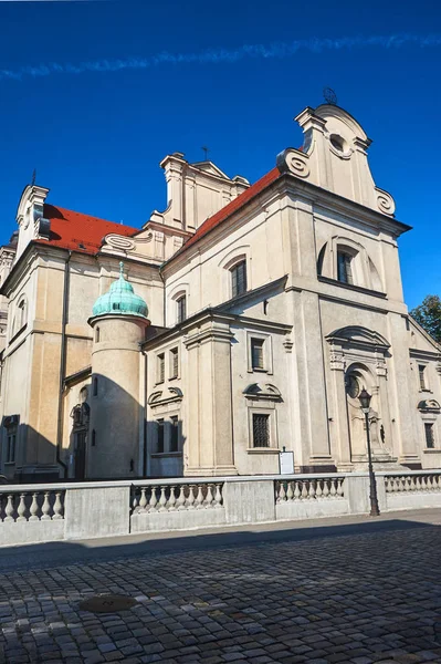 Gevel Van Barokke Katholieke Kerk Leszno — Stockfoto