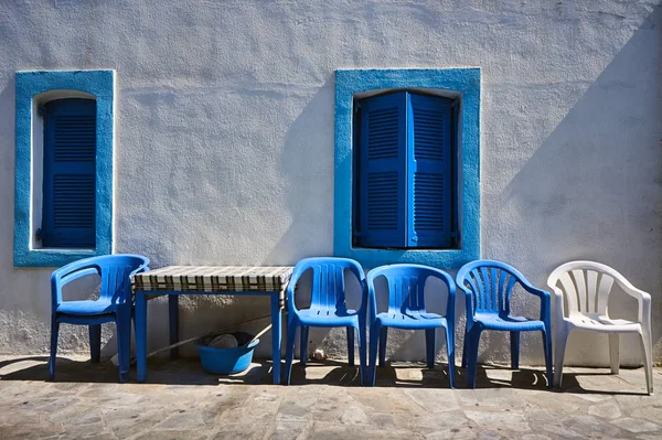 Mesa Cadeiras Frente Uma Casa Grega Ilha Nisiros — Fotografia de Stock
