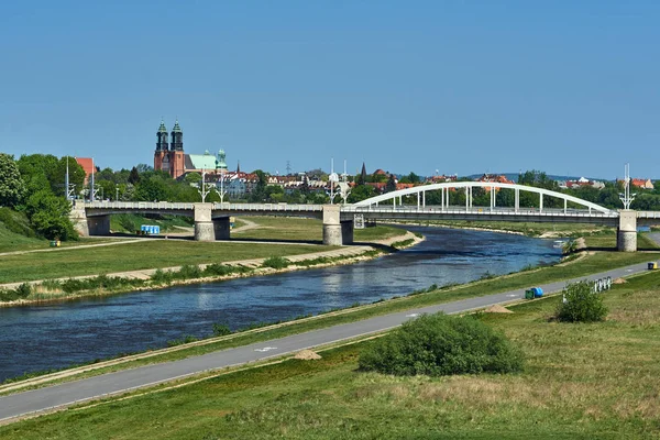 Poznan Şehrinde Warta Nehri Üzerindeki Köprü — Stok fotoğraf