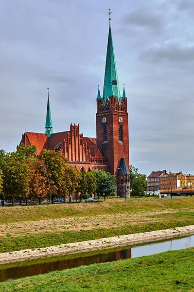 Folyó Neo Gótikus Templom Harangláb Legnica Lengyelország — Stock Fotó