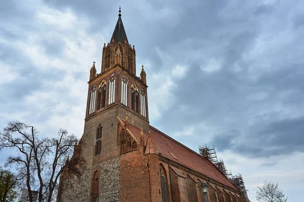 Igreja Gótica Medieval Com Uma Torre Sineira Neuebrandemburg Alemanha — Fotografia de Stock