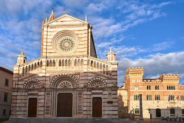 Fachada Del Edificio Histórico Catedral Del Ayuntamiento Ciudad Grosseto Italia — Foto de Stock