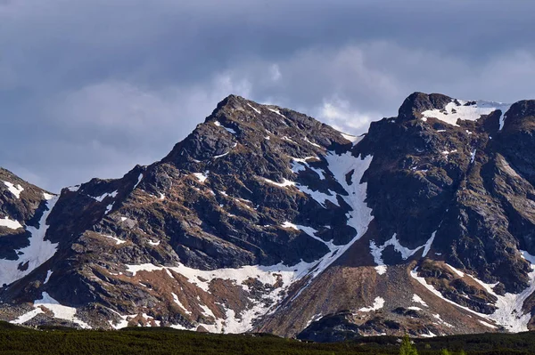 Picchi Rocciosi Cielo Nuvoloso Nelle Montagne Dei Tatra Polonia — Foto Stock