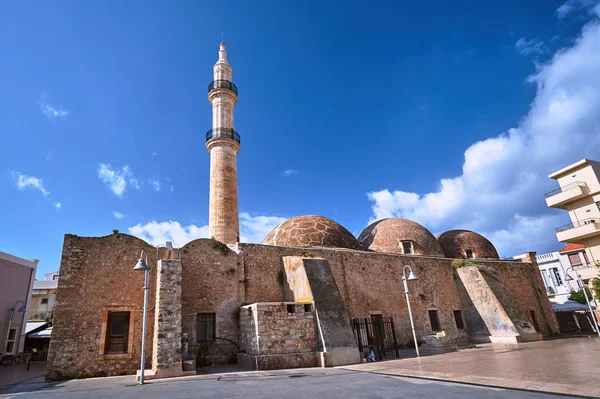 クレタ島のレティムノン市のトルコのミナレットとモスク — ストック写真
