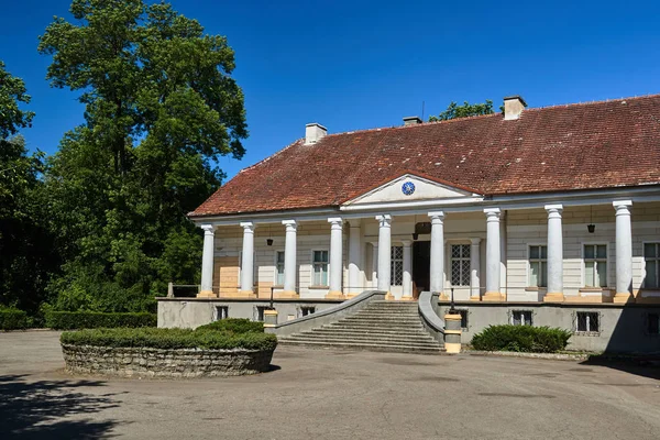 Gevel Van Het Historische Klassieke Paleis Lubaszew Polen — Stockfoto