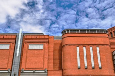 Eski bir bira Poznan kırmızı tuğla duvar