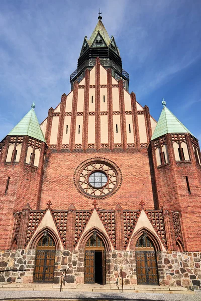Fasady Neogotyckiego Kościoła Dzwonnicą Poznaniu — Zdjęcie stockowe