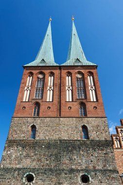 Berlin'deki tarihi Gotik Aziz Nikolaos Kilisesi'nin cephesi