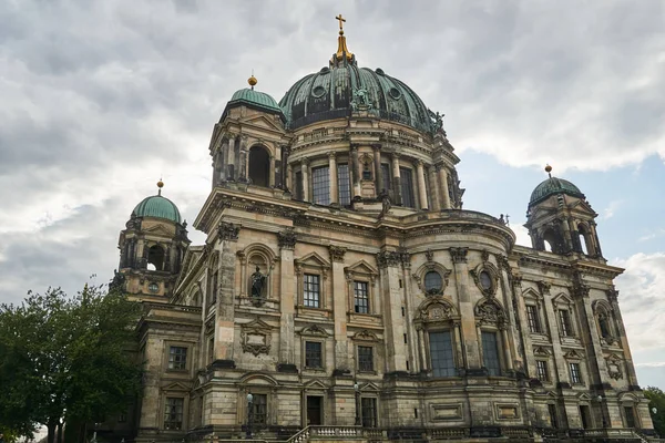 柏林市历史悠久的福音大教堂 — 图库照片