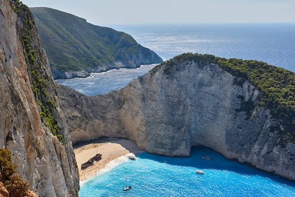 Rocky Cliffs Shipwreck People Beach Zakynthos Island Greece — Stock Photo, Image