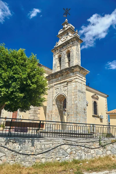 Brama Dzwonnicą Kościoła Dziewicy Zoodochos Pigi Wyspie Zakintos Grecji — Zdjęcie stockowe