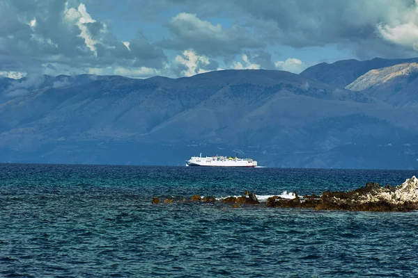 Navire Passagers Mer Ionienne Sur Les Rives Albanie — Photo