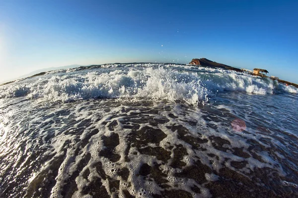 Onde Mare Schiumose Sulla Spiaggia Dell Isola Creta Grecia — Foto Stock