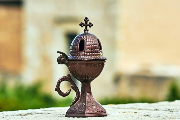 クレタ島の正統派修道院で真鍮 小さな香炉 — ストック写真