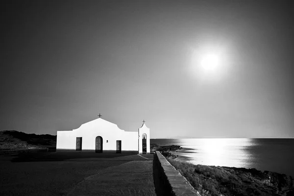 Fachada Capela Ortodoxa Iluminada Pelo Luar Costa Ilha Zakynthos Grécia — Fotografia de Stock