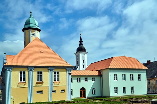 Una Casa Histórica Campanario Ciudad Javornik República Checa —  Fotos de Stock
