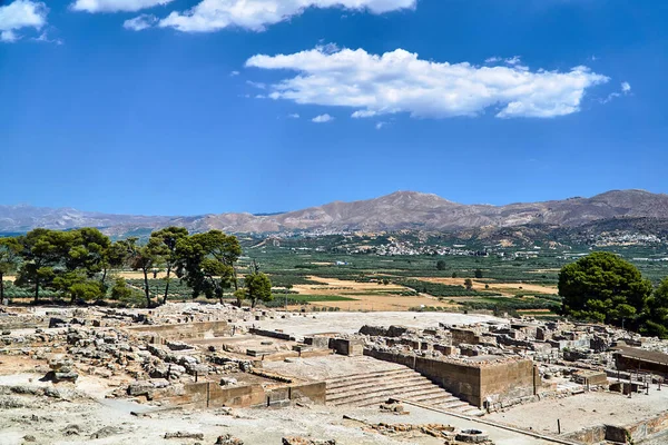 Yunanistan 'ın Girit adasındaki antik Phaistos Minoan Sarayı' nın taş kalıntıları