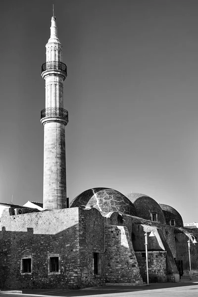 Turecki Minaret Meczet Mieście Rethymnon Krecie Czarno Biały — Zdjęcie stockowe