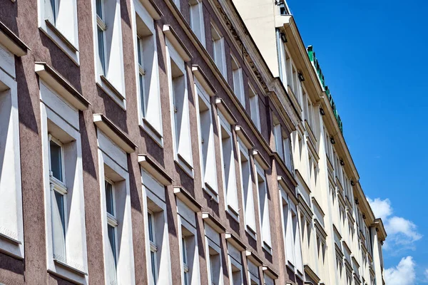 Фрагмент Фасаду Будинку Кількома Вікнами Місті Познань — стокове фото