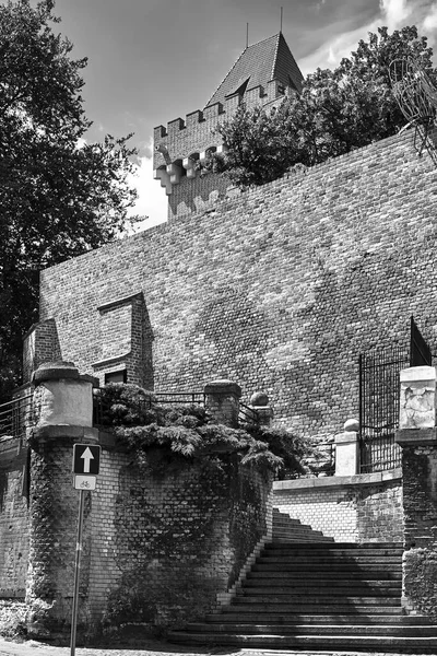 Mittelalterliche Verteidigungsmauer Und Steintreppe Auf Der Königsburg Poznan Schwarz Weiß — Stockfoto