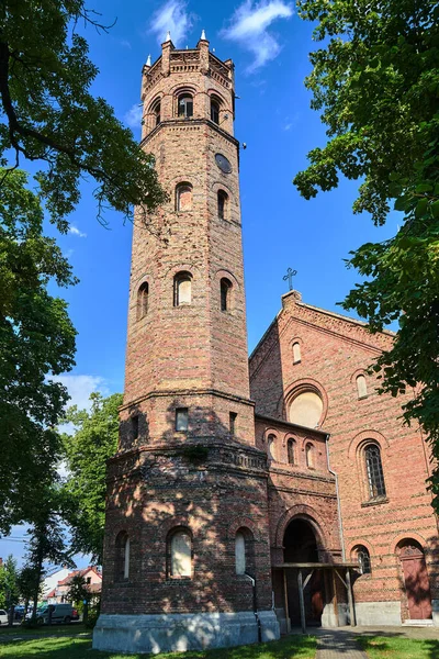 Toren Van Historische Gotische Rode Bakstenen Kerk Stad Skwierzyna Polen — Stockfoto