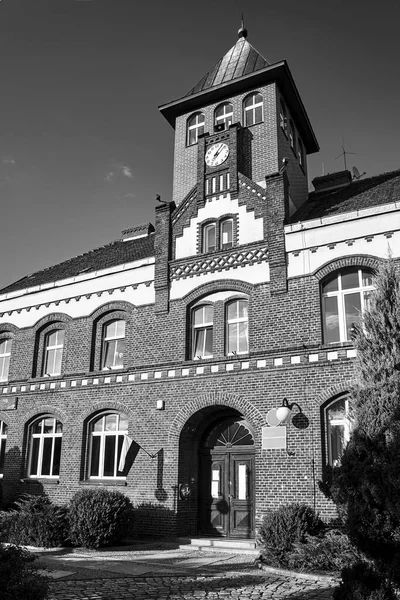 Het Historische Rode Bakstenen Stadhuis Het Kleine Stadje Lubniewice Polen — Stockfoto