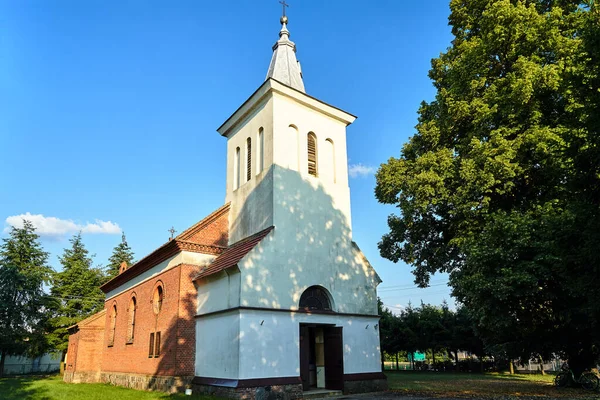 Historický Farní Kostel Zvonicí Polské Obci Zemsko — Stock fotografie