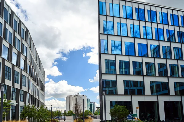 Strada Con Moderni Edifici Uffici Nella Città Poznan — Foto Stock