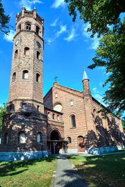 Πύργος Της Ιστορικής Gothic Κόκκινο Τούβλο Εκκλησία Στην Πόλη Της — Φωτογραφία Αρχείου