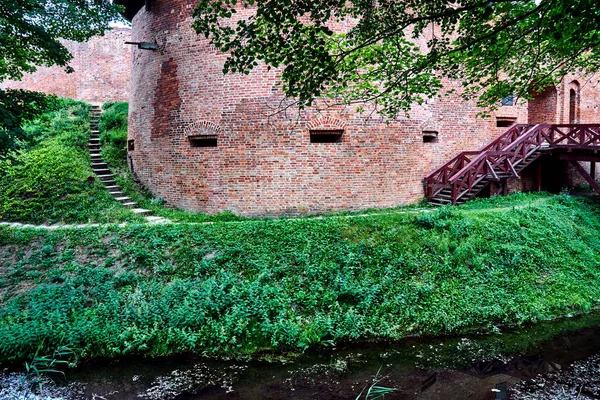 Ponte Legno Sul Fossato Castello Fortificato Medievale Nella Città Miedzyrzecz — Foto Stock