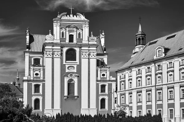 Fasáda Barokního Katolického Kostela Historická Náboženská Stavba Poznani Černobílá — Stock fotografie