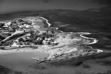 Yunanistan 'ın Girit adasındaki Stavros' ta kuş bakışı deniz ve sahil manzarası