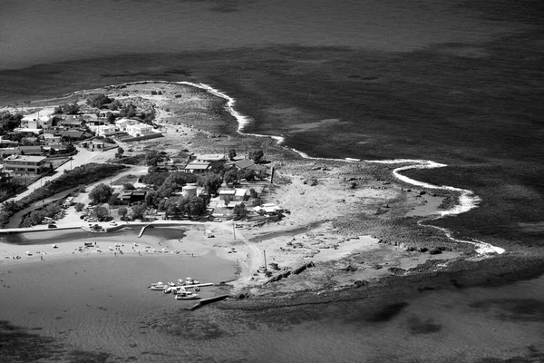 Yunanistan 'ın Girit adasındaki Stavros' ta kuş bakışı deniz ve sahil manzarası