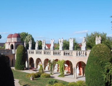 heykel ve kemerler, gündüz görünümünü 