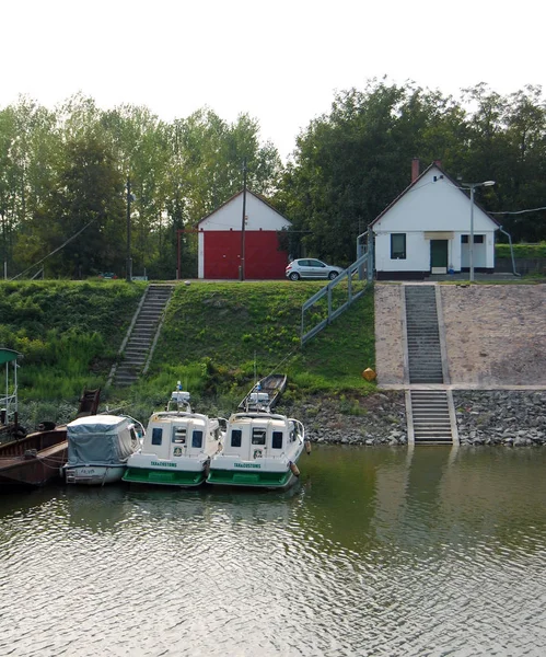 Река Прогулочными Лодками Дневное Время — стоковое фото