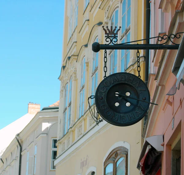 Fachada Edifício Tradicional Com Janelas — Fotografia de Stock