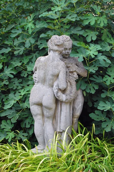 heykel yeşil yaprakları arka plan üzerinde Kapat