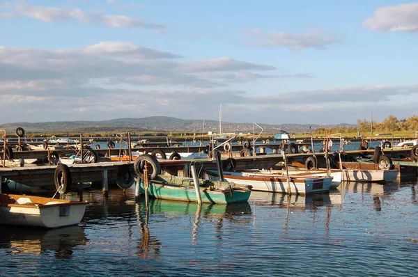 Barcos Amarração Fundo Azul Céu — Fotografia de Stock