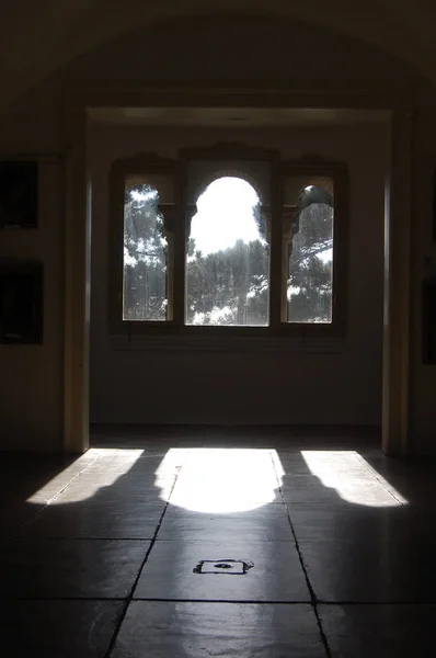 Lumière Jour Travers Fenêtre Intérieur Temple — Photo
