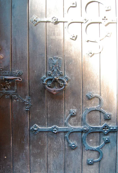 Προβολή Closeup Της Εκλεκτής Ποιότητας Ξύλινες Πόρτες Vintage Λαβή — Φωτογραφία Αρχείου