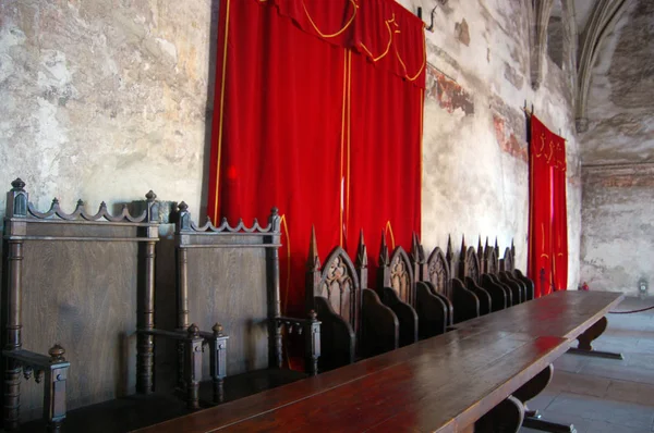 Interior Sala Del Trono Vintage Con Asientos Madera Viejos Mesa —  Fotos de Stock