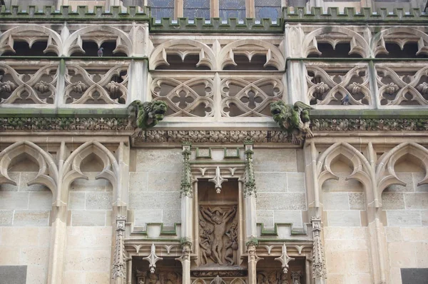 Крупним Планом Вид Кам Яний Старий Історичний Церковний Фасад — стокове фото