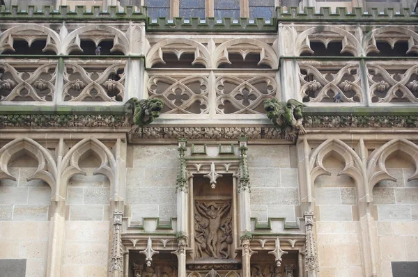 Close Beeld Van Steen Oude Historische Kerk Gevel — Stockfoto